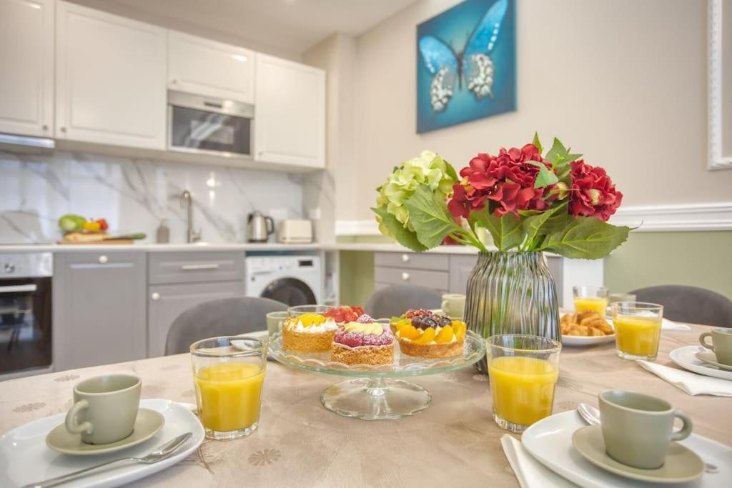 Charming Apart New 2 Bedrooms With Aircon Paris Exterior photo