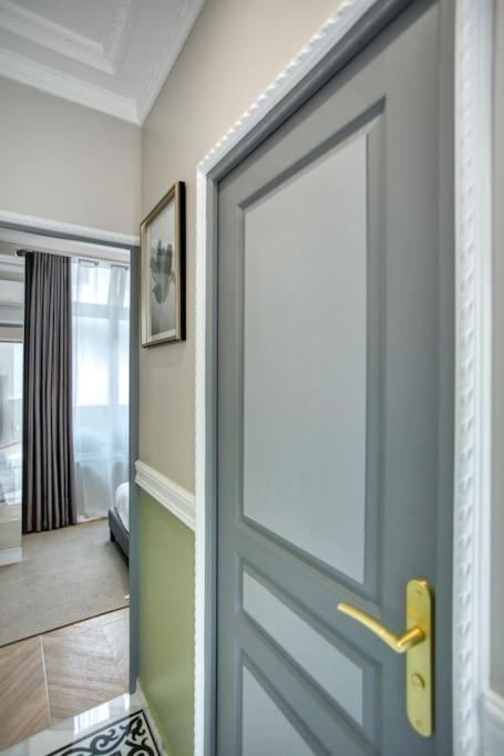 Charming Apart New 2 Bedrooms With Aircon Paris Exterior photo